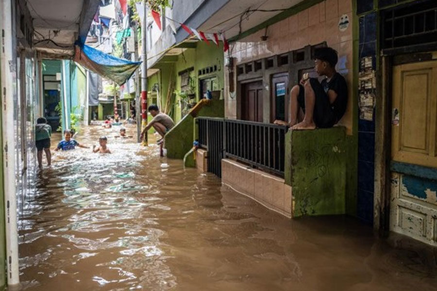 Banjir-Satu-Meter-Lebih-Rendam-Kebon-Pala-Jaktim-Pagi-Ini