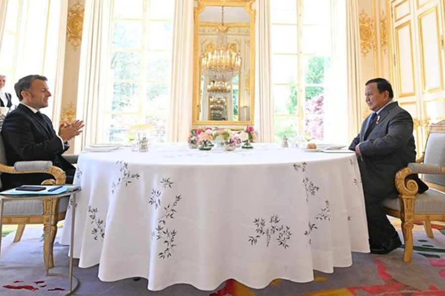 Prabowo-dan-Macron-Ngobrol-4-Mata-Selama-2-Jam,-Bahas-Energi-Pendidikan